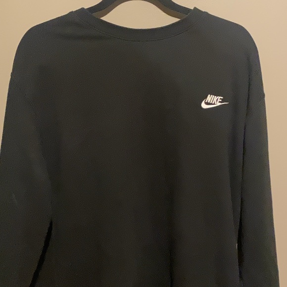 Nike sweater XXL could fit an X-Large or large - Picture 2 of 2